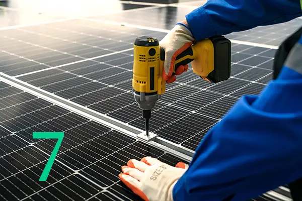 Verwijderen 7 zonnepanelen schuin dak incl. onderconstructie